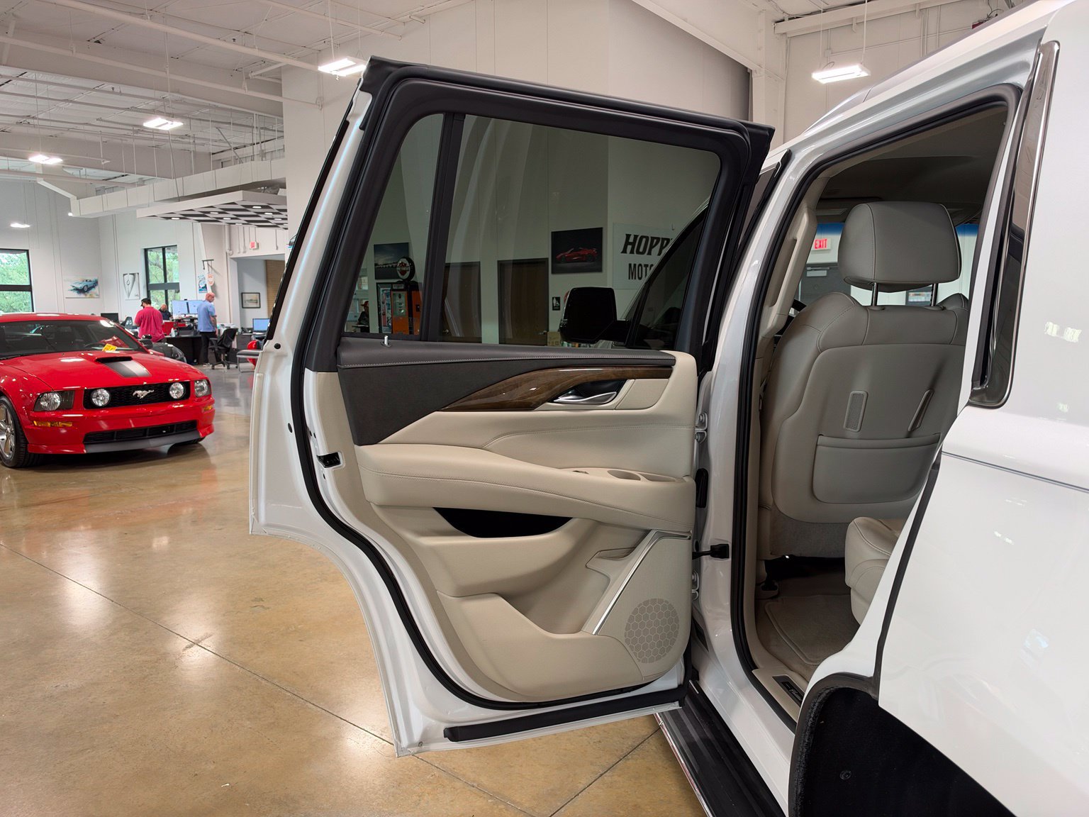 Used 2019 Cadillac Escalade 2WD image 32