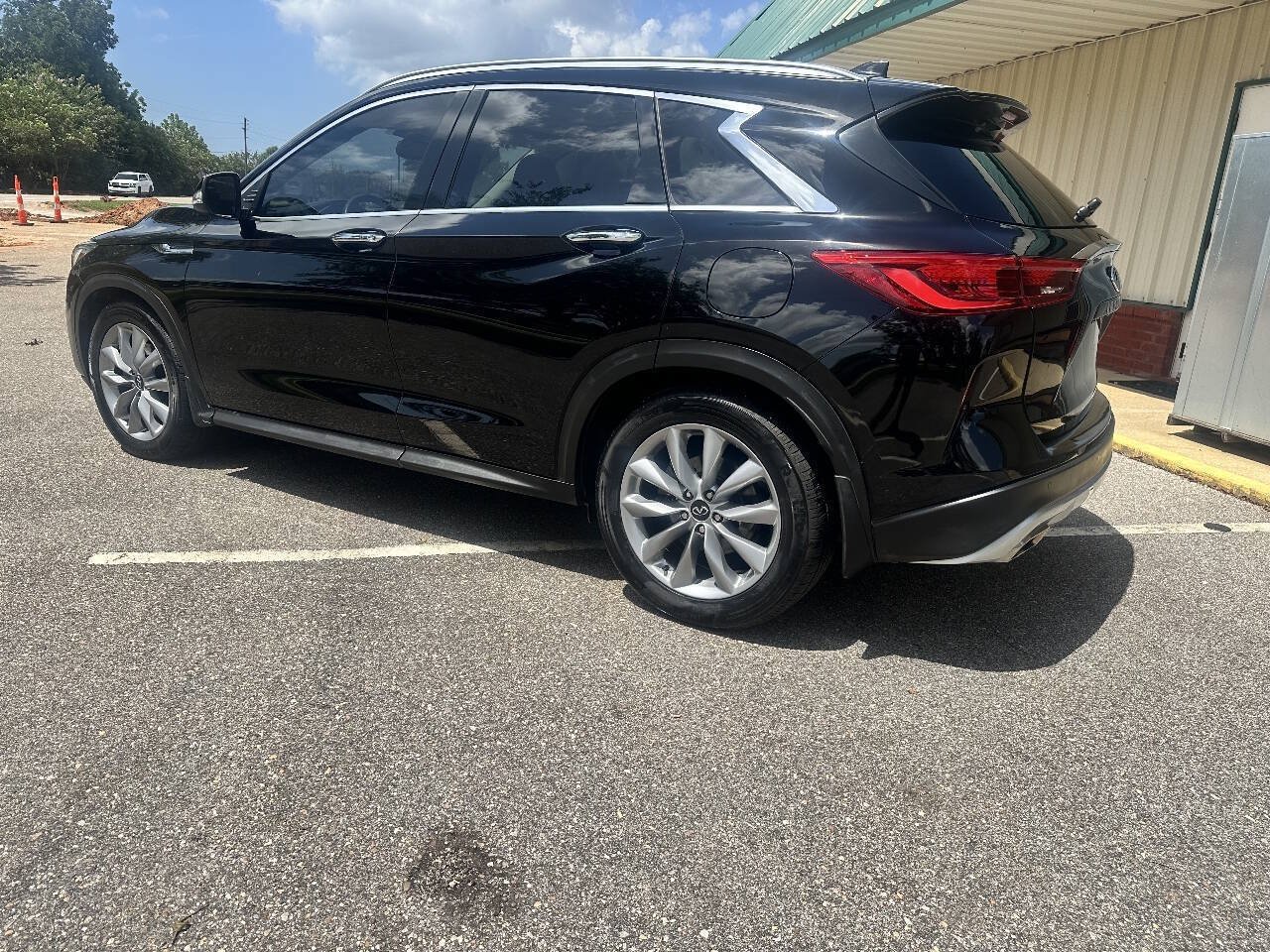 Used 2021 INFINITI QX50 Luxe w/ Cargo Package FWD image 4