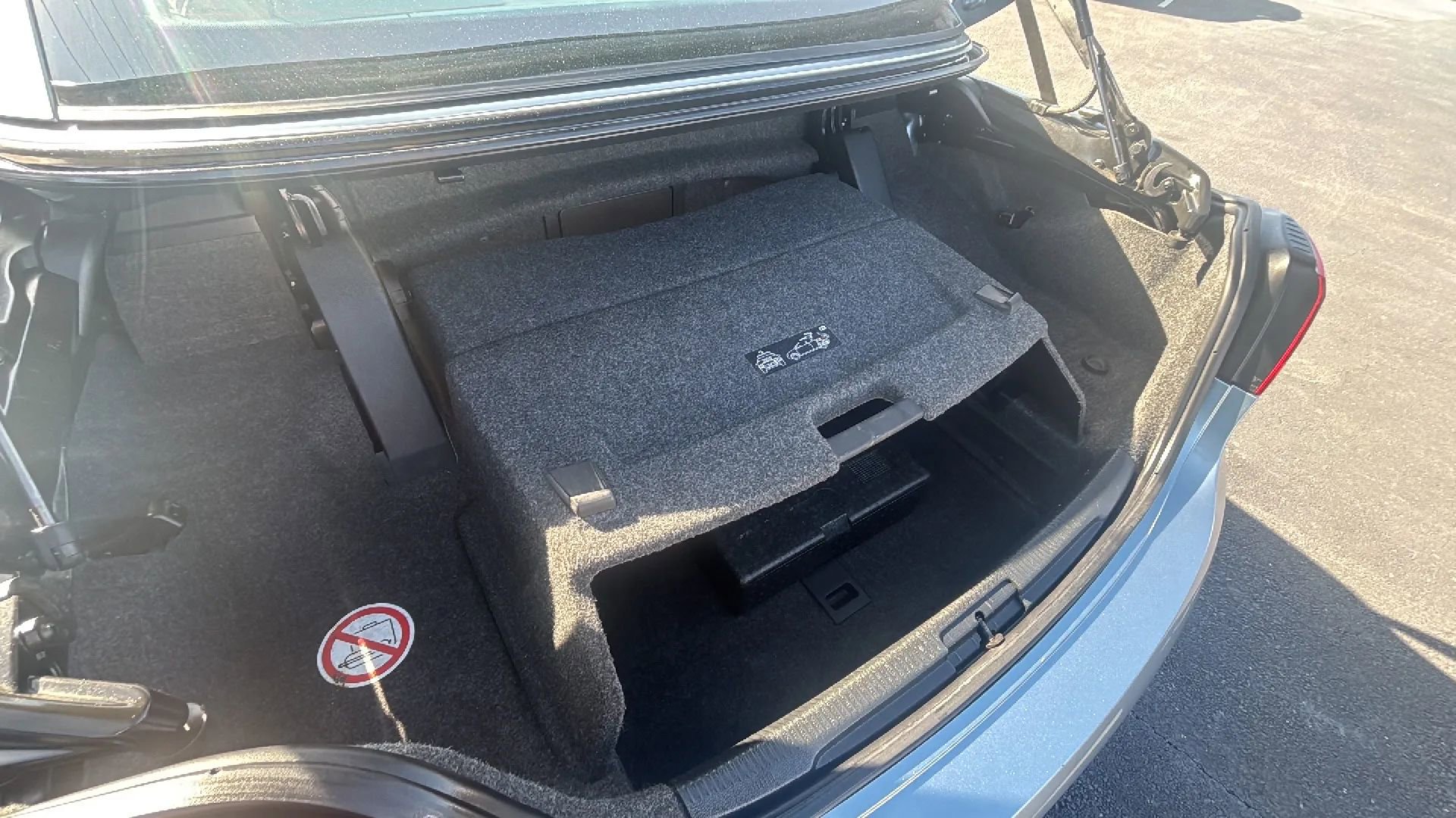 Used 2013 Volkswagen Eos Executive FWD image 17
