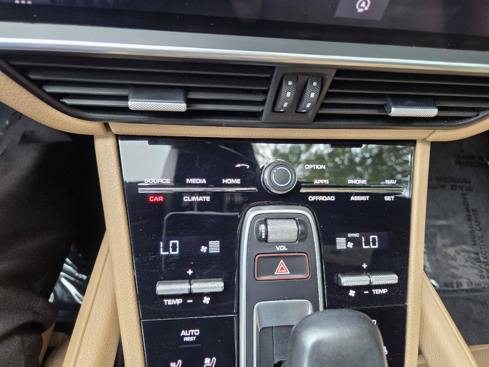 Used 2020 Porsche Cayenne AWD/4WD image 34