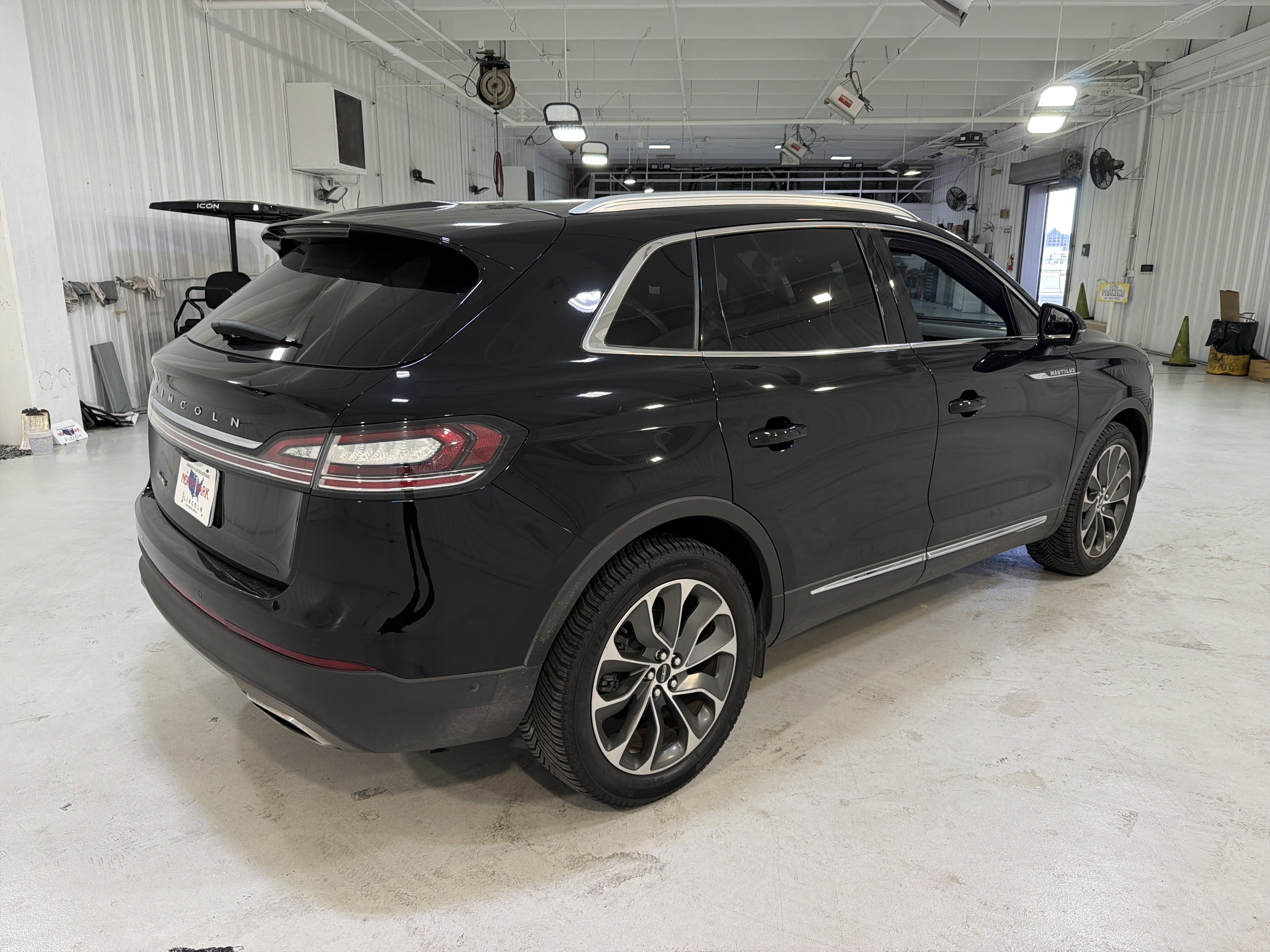 Used 2022 Lincoln Nautilus Reserve image 5