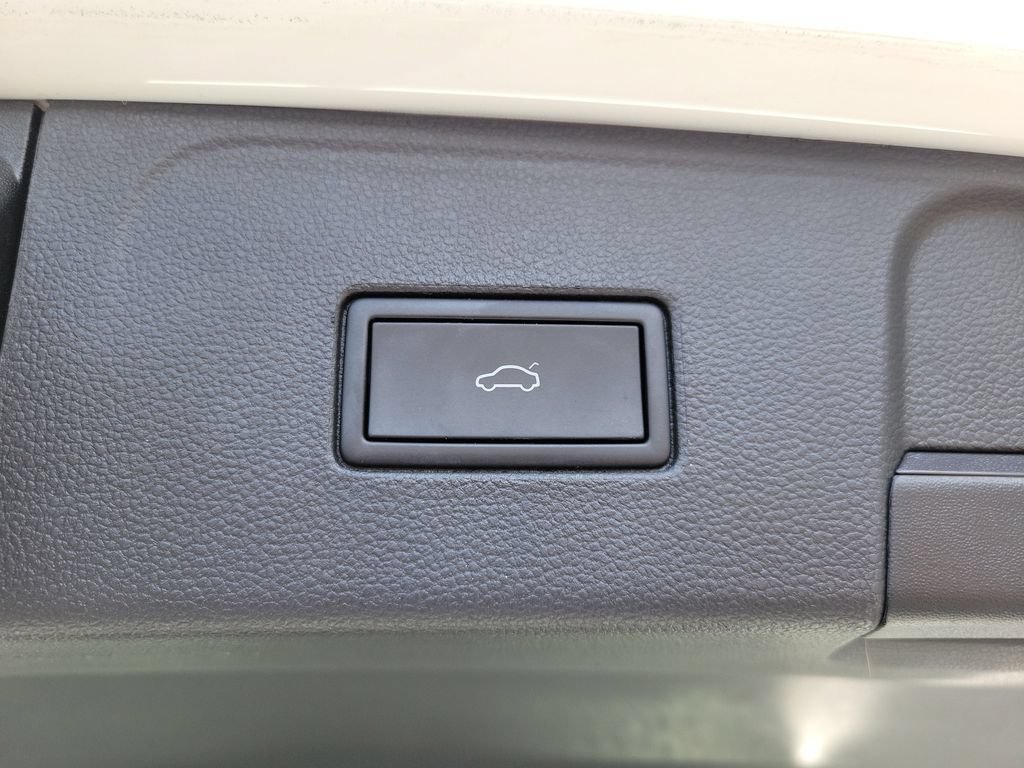 Used 2022 Volkswagen Atlas SE w/ Panoramic Sunroof Package FWD image 13
