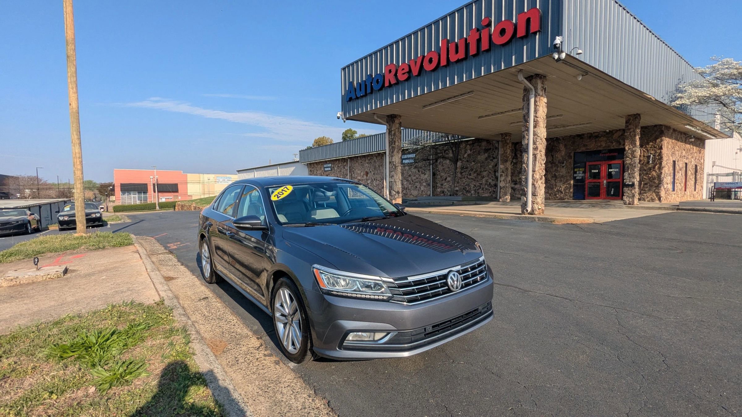 Used 2017 Volkswagen Passat 1.8T SEL Premium image 1