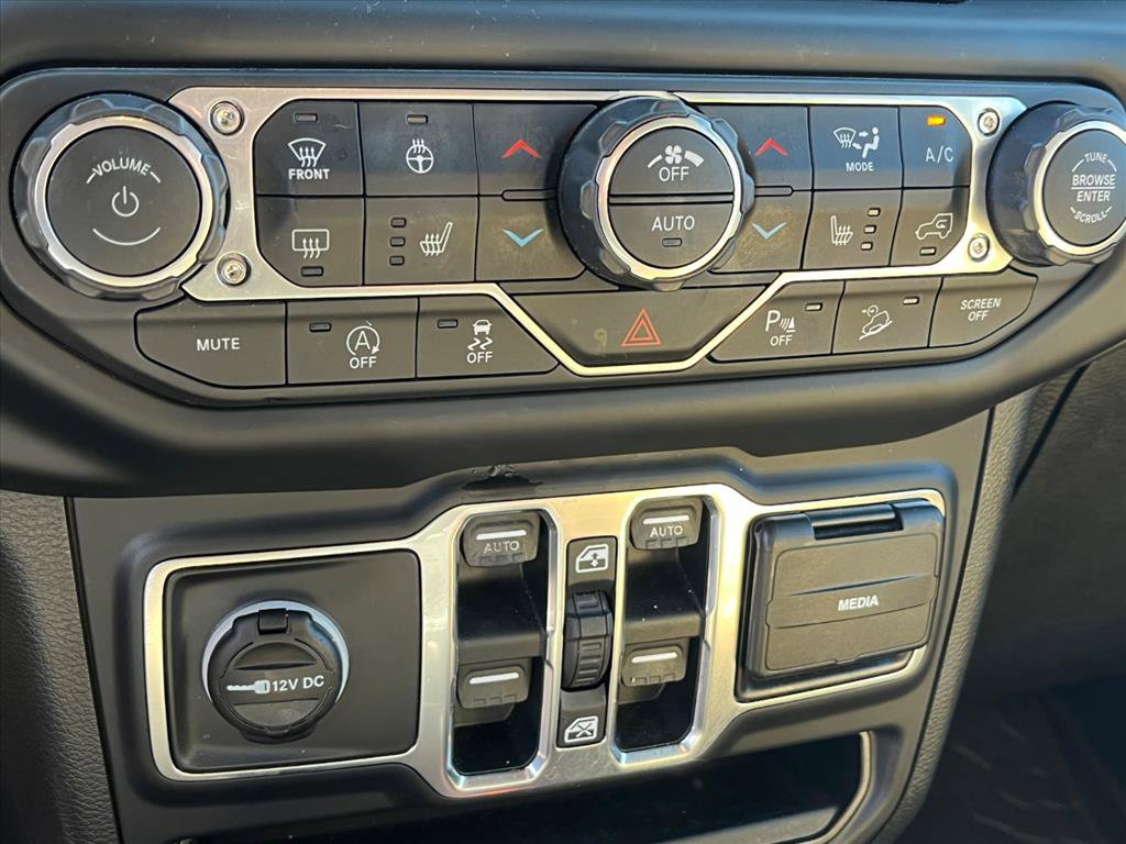 Used 2019 Jeep Wrangler Unlimited Sahara image 12