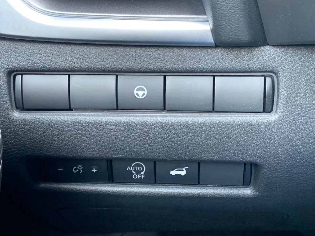 Used 2023 Nissan Rogue SV w/ SV Premium B Package FWD image 19