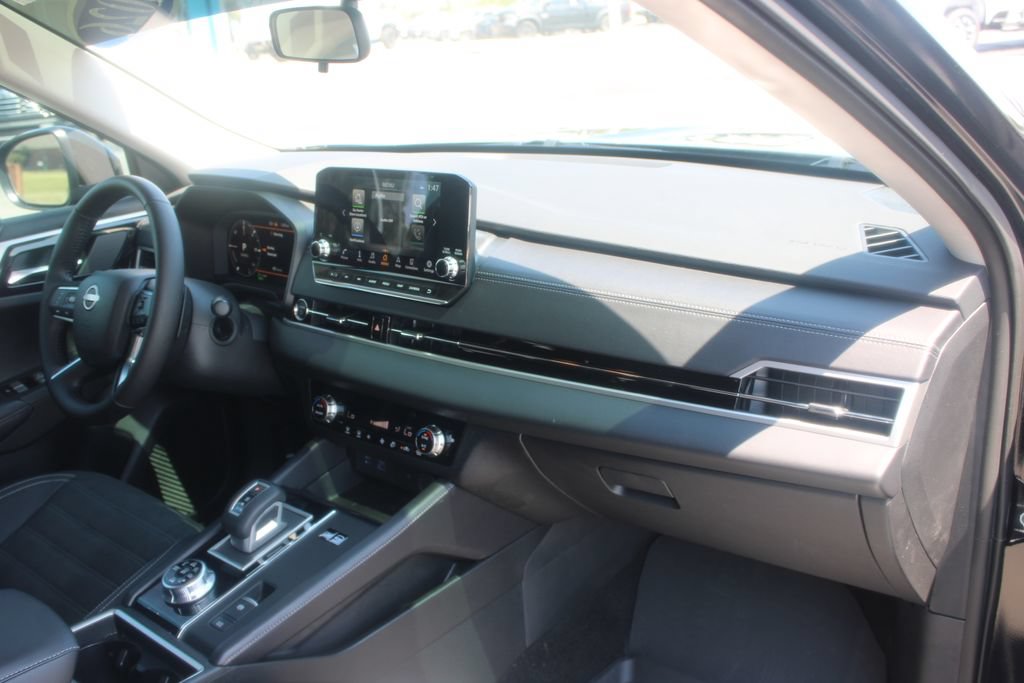 Used 2026 Nissan Rogue SL AWD/4WD image 32