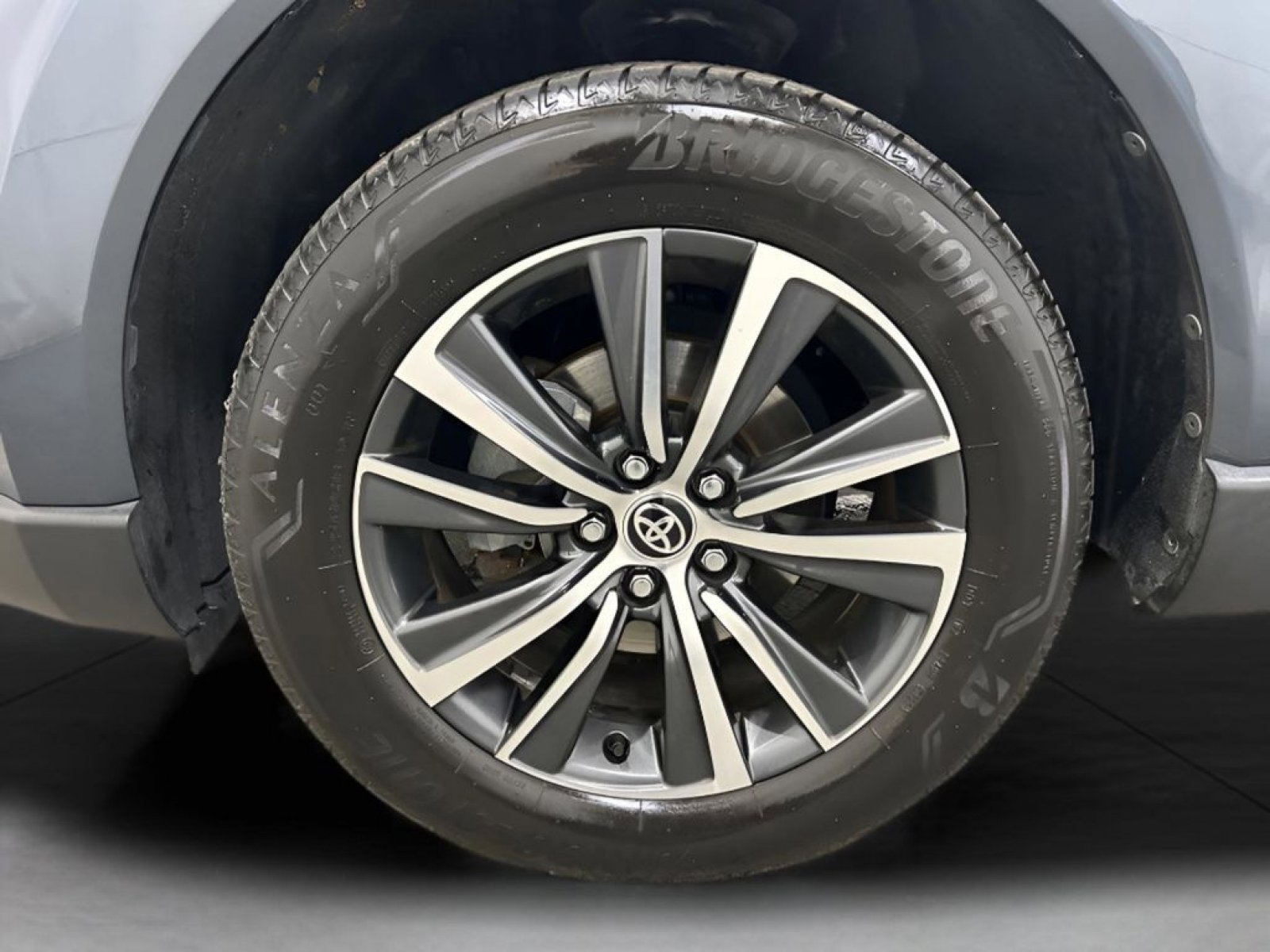 Used 2021 Toyota Venza LE AWD/4WD image 24