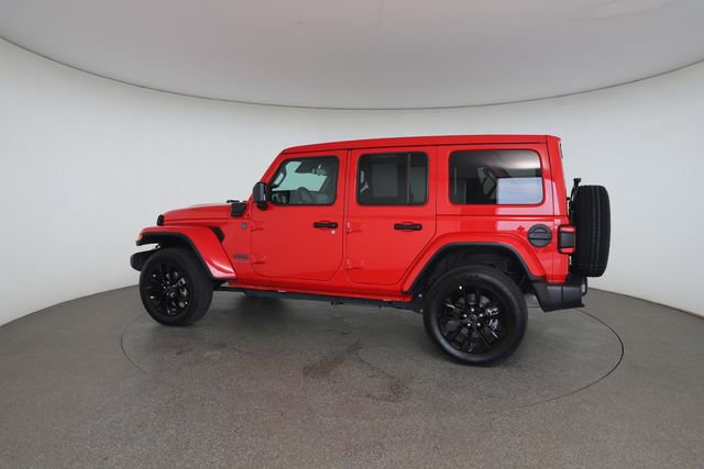 Used 2025 Jeep Wrangler Unlimited Sahara w/ Safety Group AWD/4WD image 12