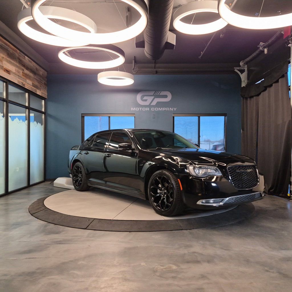 Used 2021 Chrysler 300 Touring L image 1