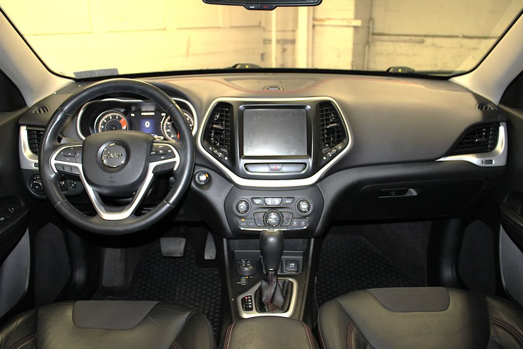 Certified 2017 Jeep Cherokee Trailhawk w/ Comfort/Convenience Group AWD/4WD image 9