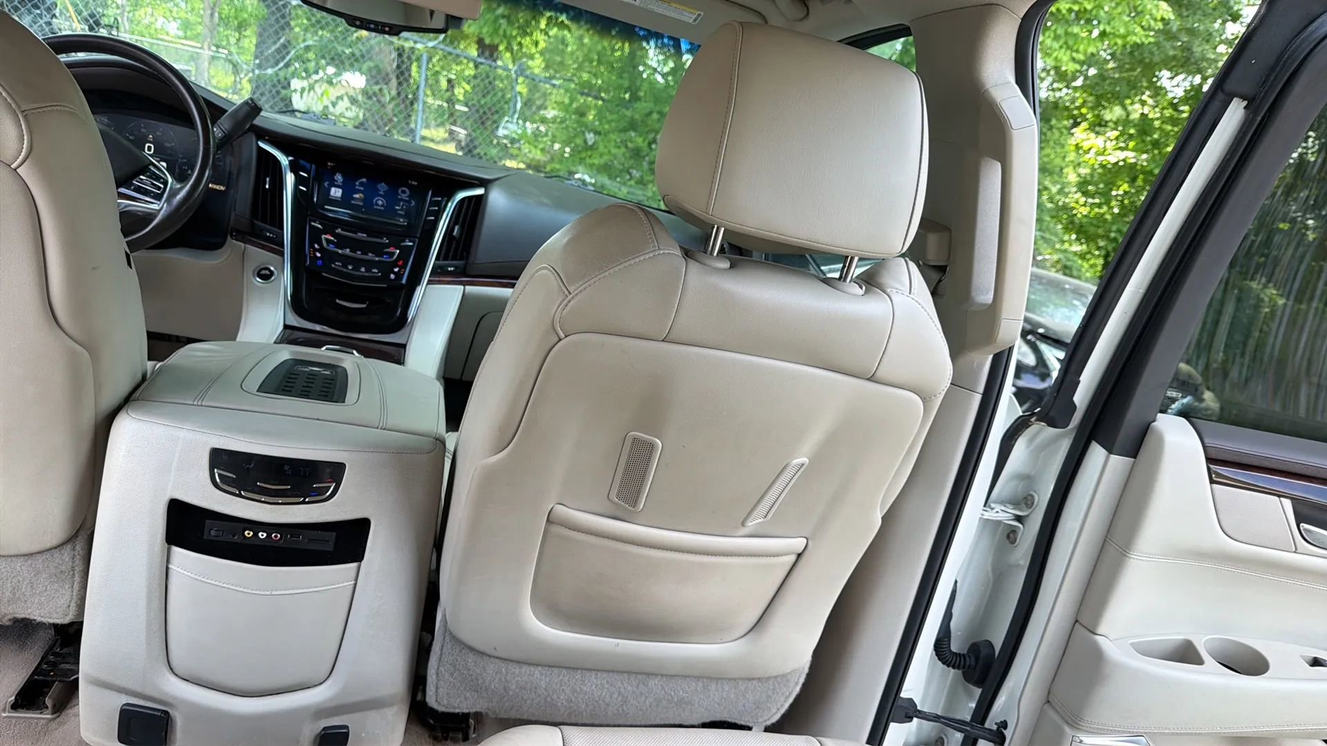 Used 2015 Cadillac Escalade ESV Luxury AWD/4WD image 36