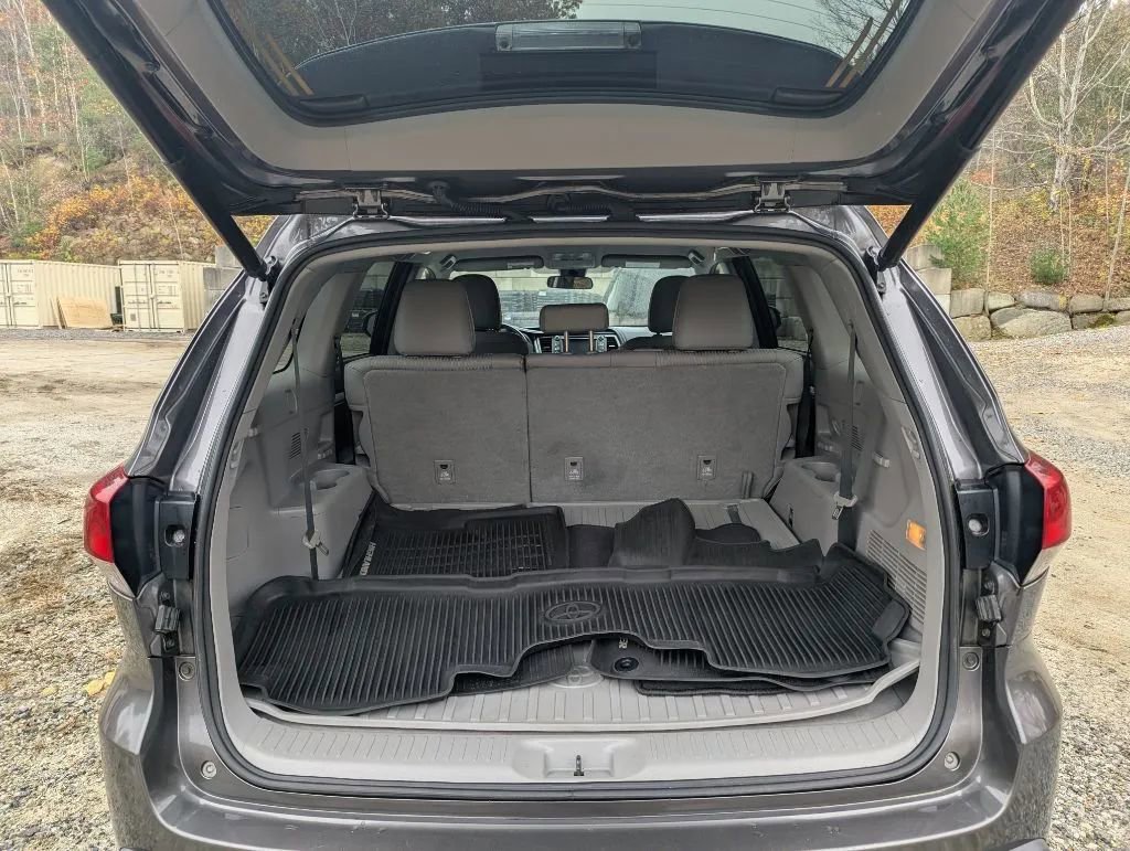 Used 2017 Toyota Highlander Plus AWD/4WD image 22