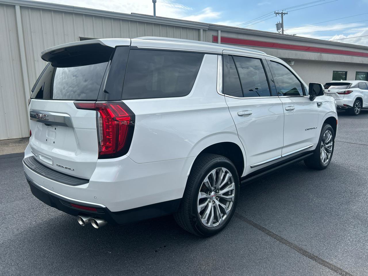 Used 2021 GMC Yukon Denali w/ Denali Premium Package AWD/4WD image 5