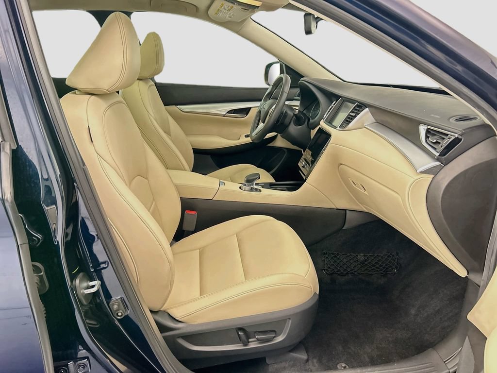 Used 2019 INFINITI QX50 Luxe w/ Navigation Package FWD image 19