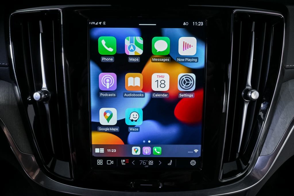 Used 2025 Volvo V60 B5 Cross Country Ultra image 17