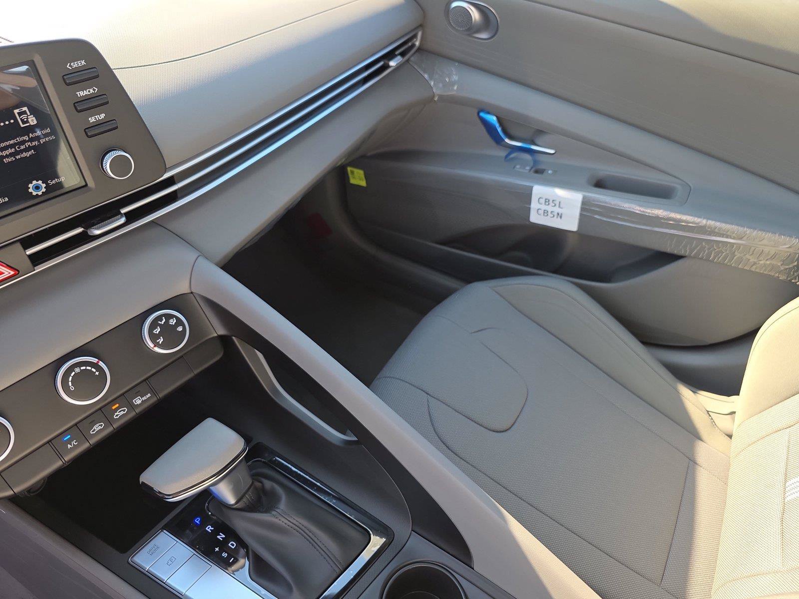 New 2026 Hyundai Elantra SE FWD image 21