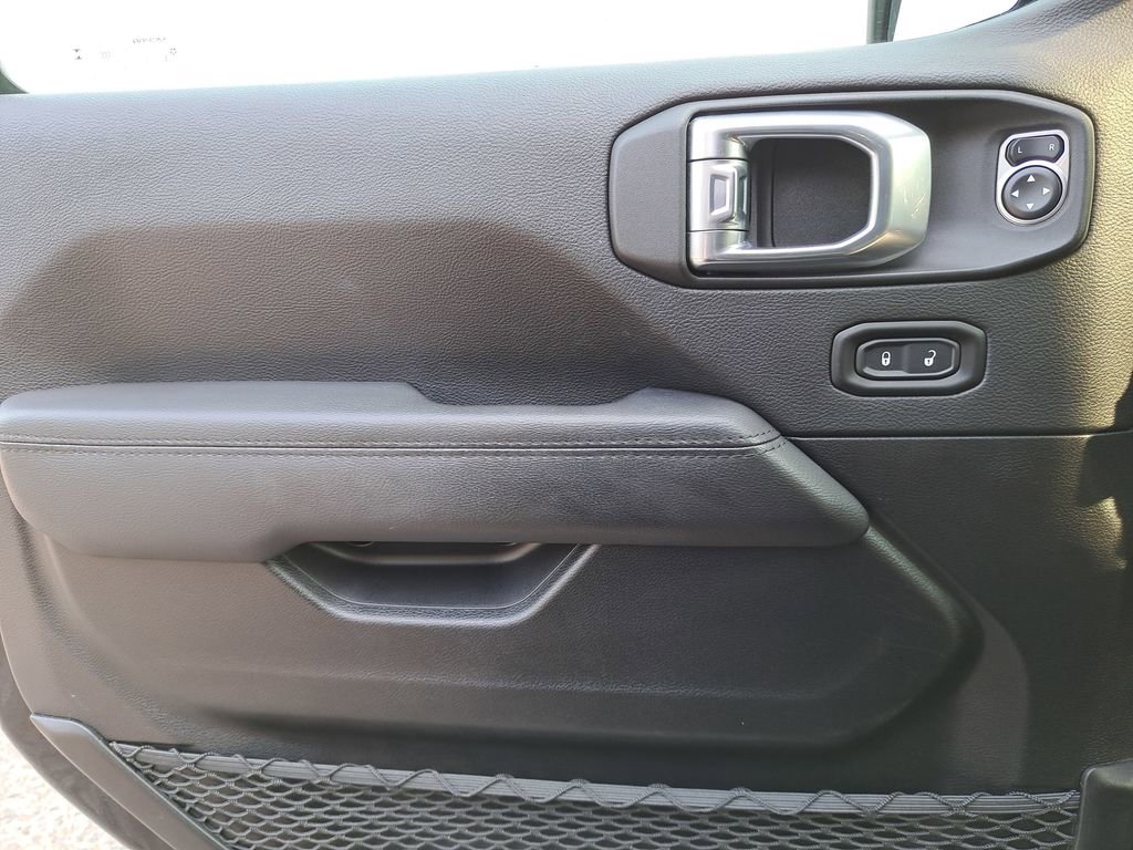 Used 2021 Jeep Wrangler Unlimited Sahara image 25