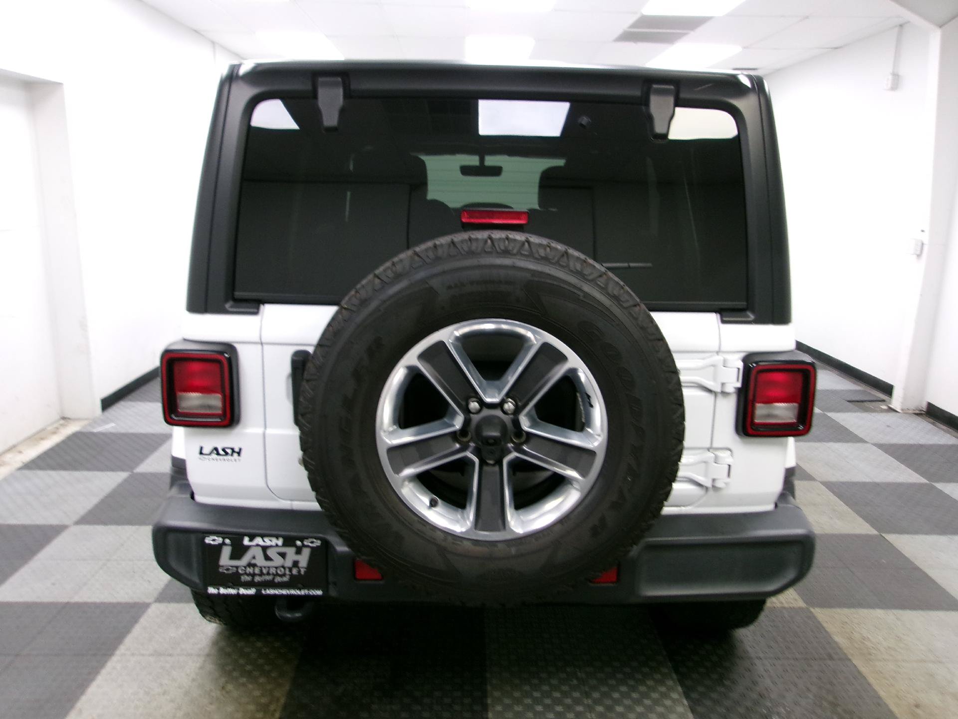 Used 2019 Jeep Wrangler Unlimited Sahara AWD/4WD image 11