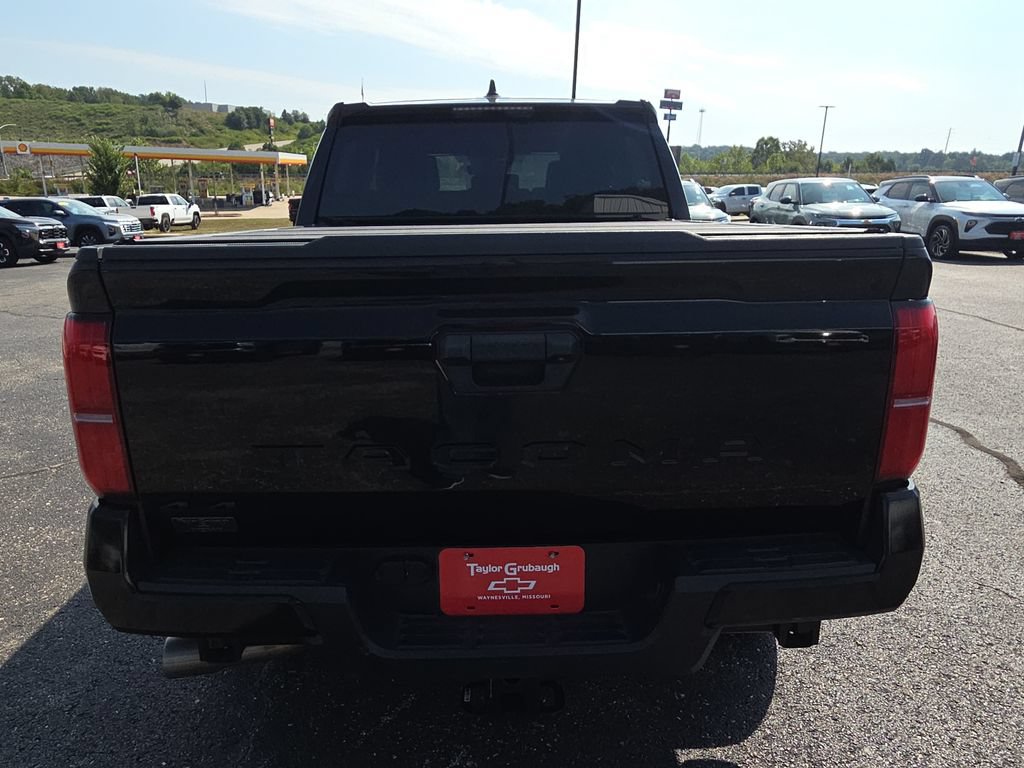 Used 2025 Toyota Tacoma TRD Off-Road AWD/4WD image 7
