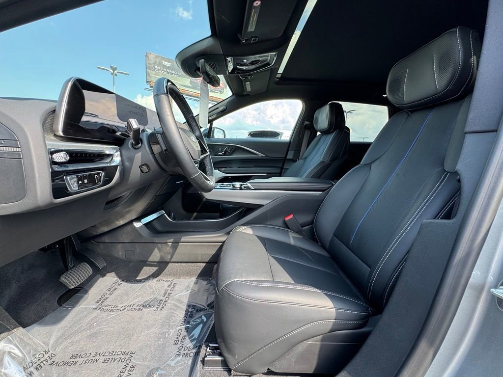 Certified 2025 Cadillac Lyriq Luxury w/ LPO, Floor Liner Package AWD/4WD image 24
