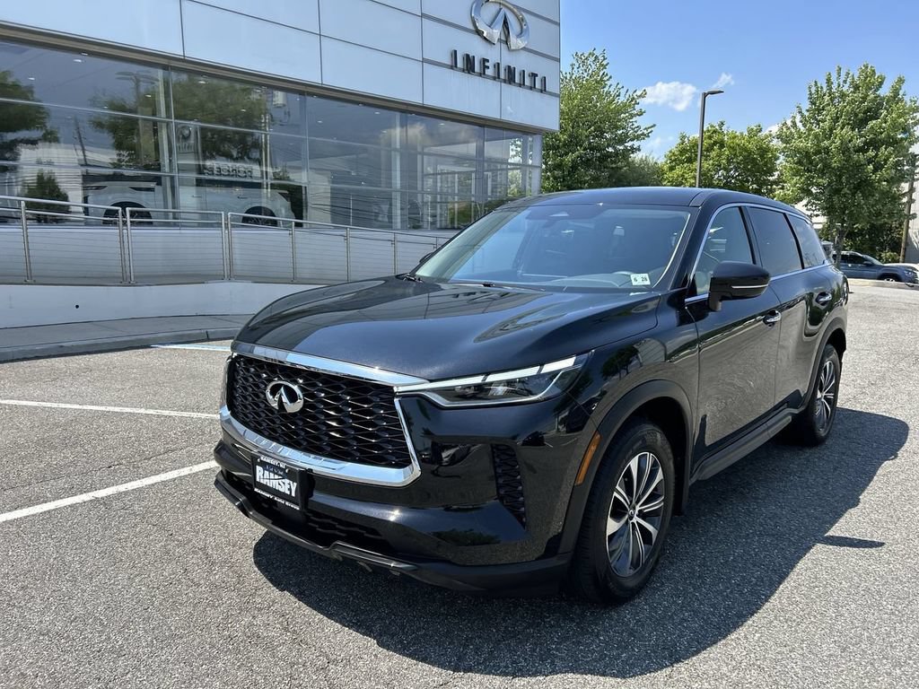 Used 2025 INFINITI QX60 Pure w/ Cargo Package AWD/4WD image 4