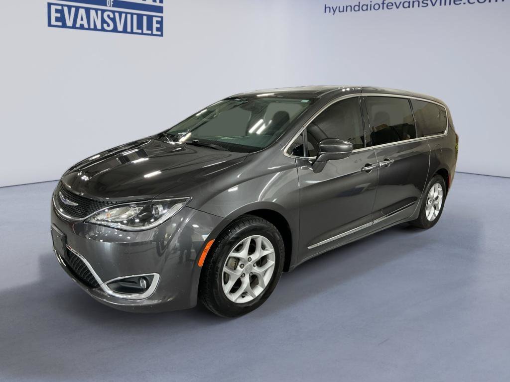 Used 2019 Chrysler Pacifica Touring Plus w/ Tire & Wheel Group FWD image 2