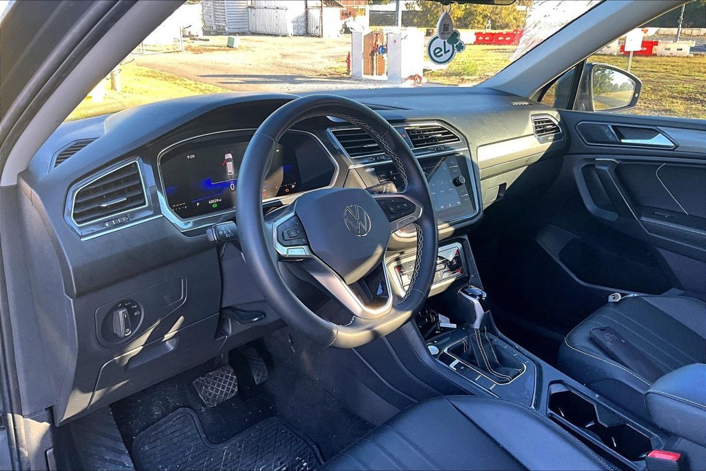 Used 2024 Volkswagen Tiguan SE FWD image 5