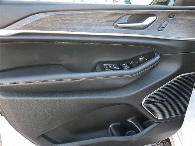 Used 2022 Jeep Grand Cherokee Overland w/ Luxury Tech Group IV image 12