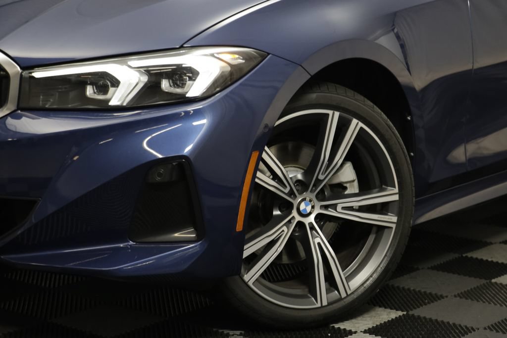 Used 2024 BMW 330i xDrive Sedan AWD/4WD image 3