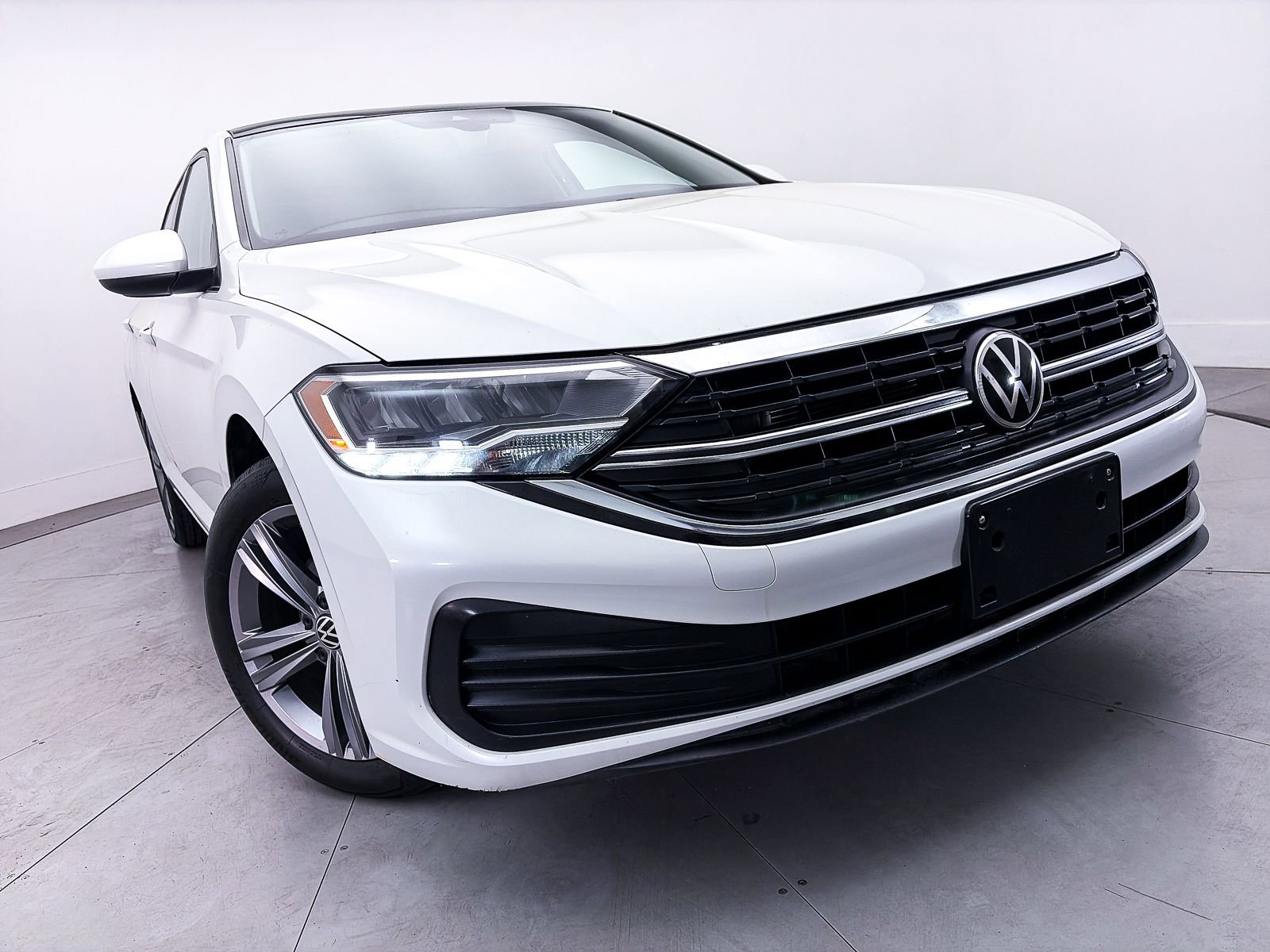 Used 2023 Volkswagen Jetta SE w/ Panoramic Sunroof Package FWD image 7