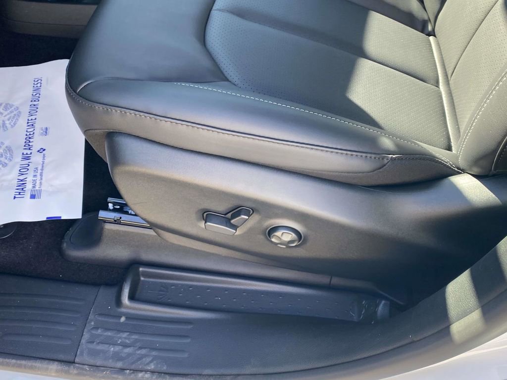New 2026 Chrysler Pacifica Select w/ S Appearance Package image 17