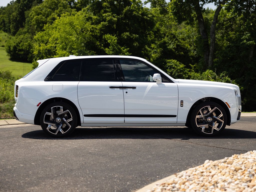 New 2027 Rolls-Royce Cullinan Black Badge AWD/4WD image 10
