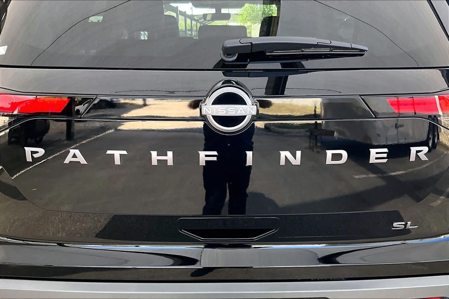 New 2026 Nissan Pathfinder SL FWD image 8