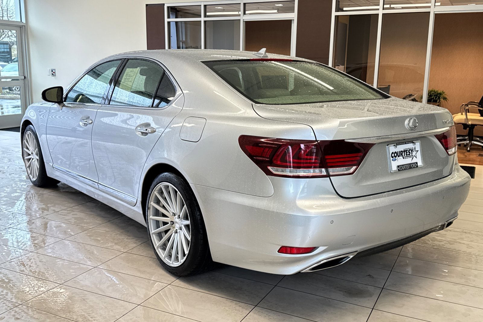 Used 2013 Lexus LS 460 w/ Comfort Pkg image 6