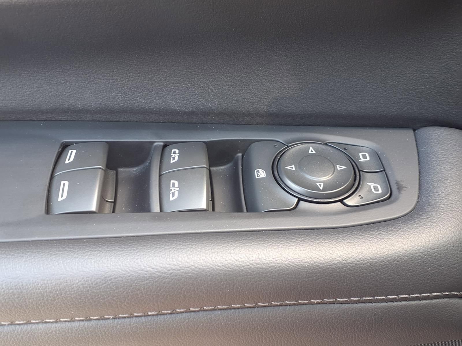 Used 2025 Chevrolet Suburban LS image 12