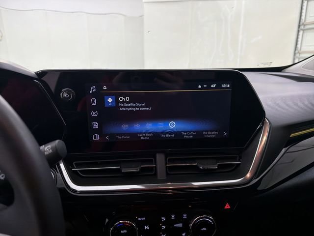 Used 2025 Chevrolet Trax ACTIV w/ Sunroof Package image 24