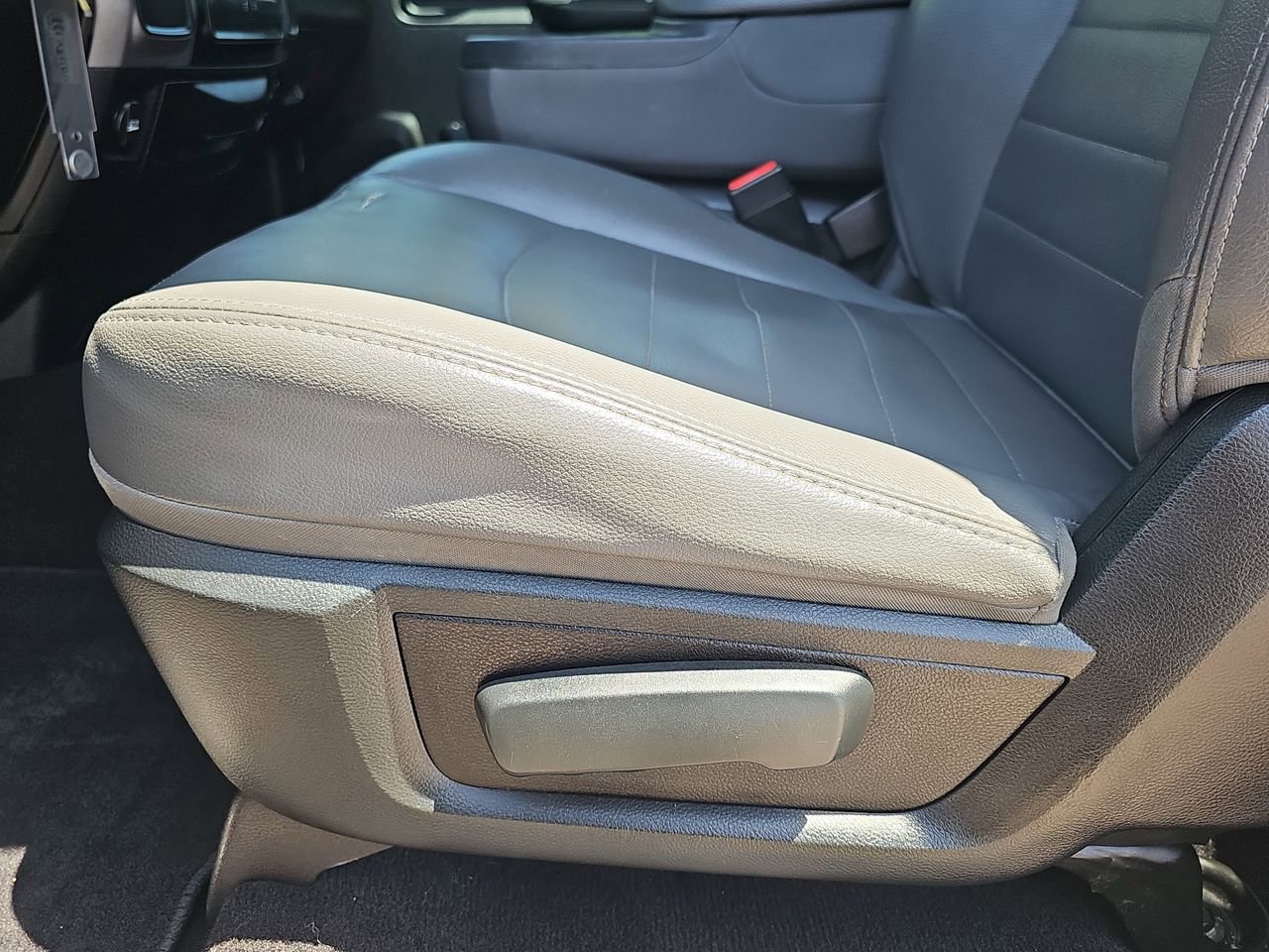 Used 2019 RAM 1500 Express RWD image 23