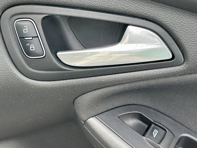 Used 2015 Ford Focus SE w/ Equipment Group 201A image 33