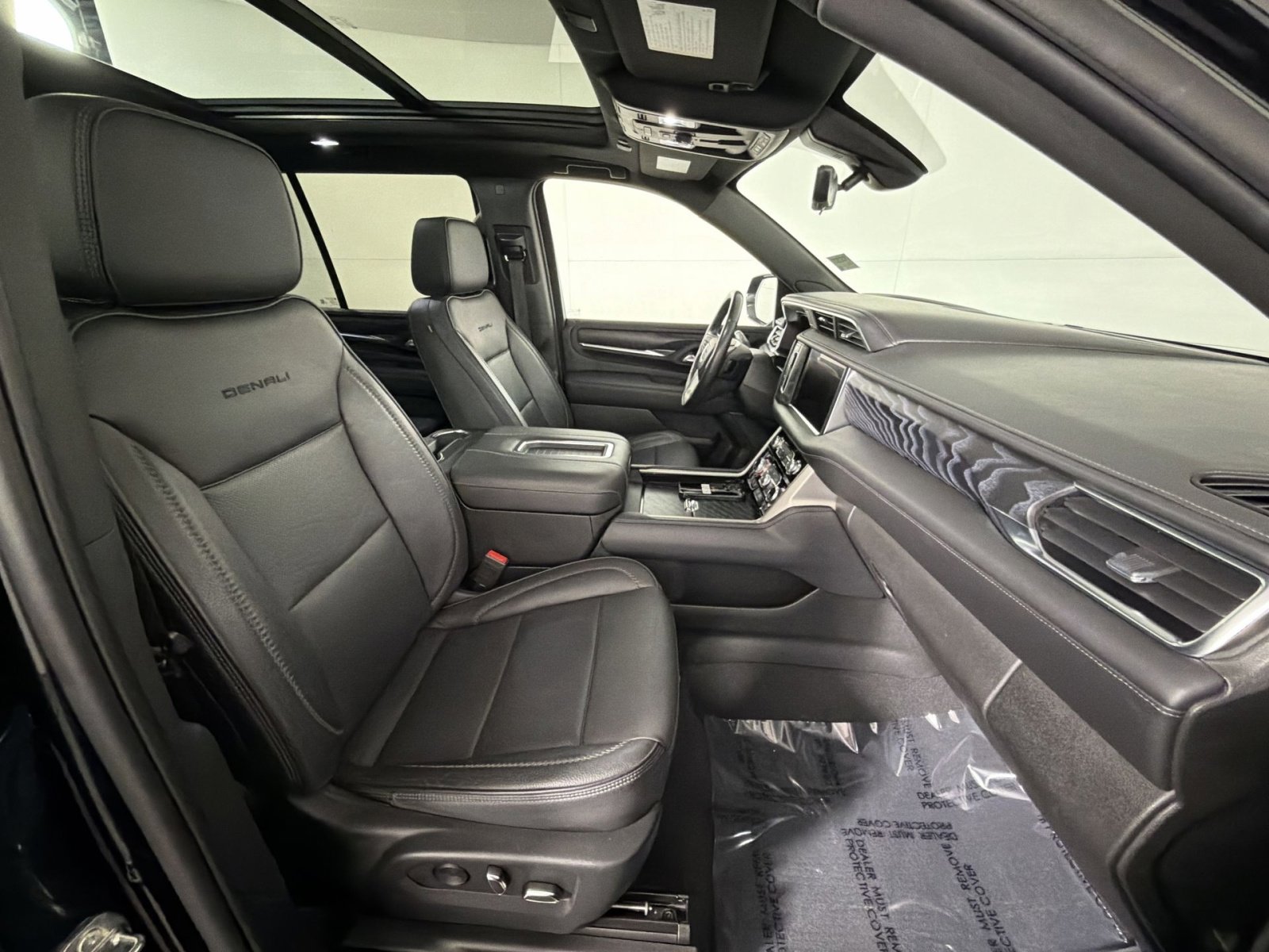 Used 2022 GMC Yukon Denali w/ Denali Premium Package image 27