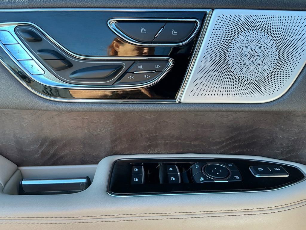Used 2022 Lincoln Navigator Reserve image 16