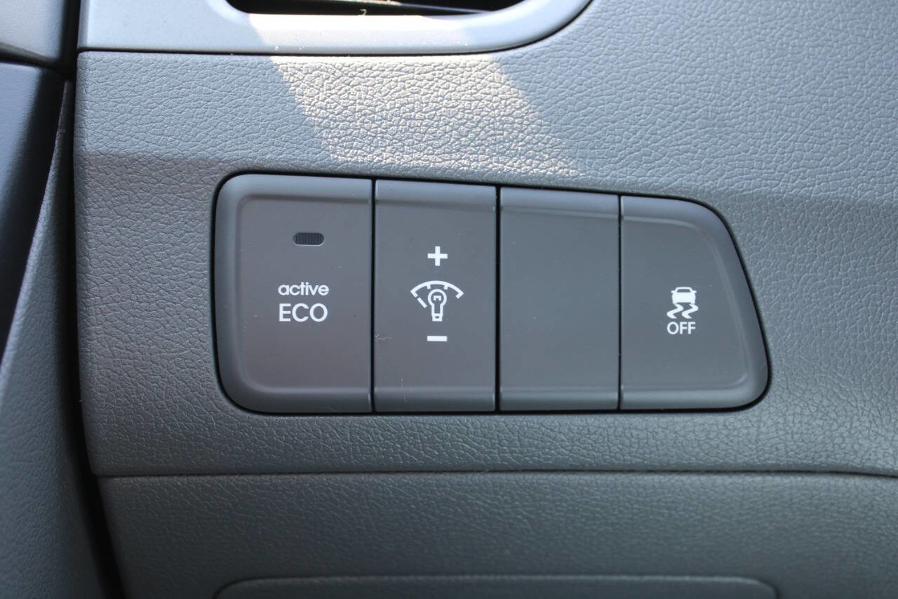 Used 2016 Hyundai Elantra SE image 38