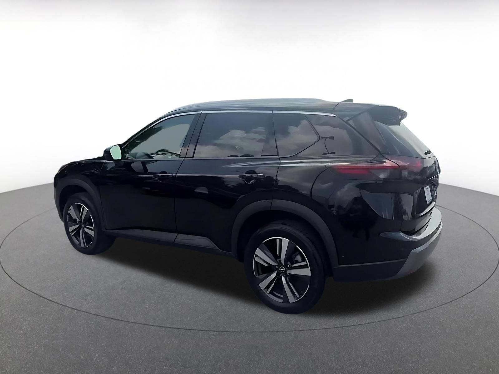 Used 2026 Nissan Rogue SL FWD image 10