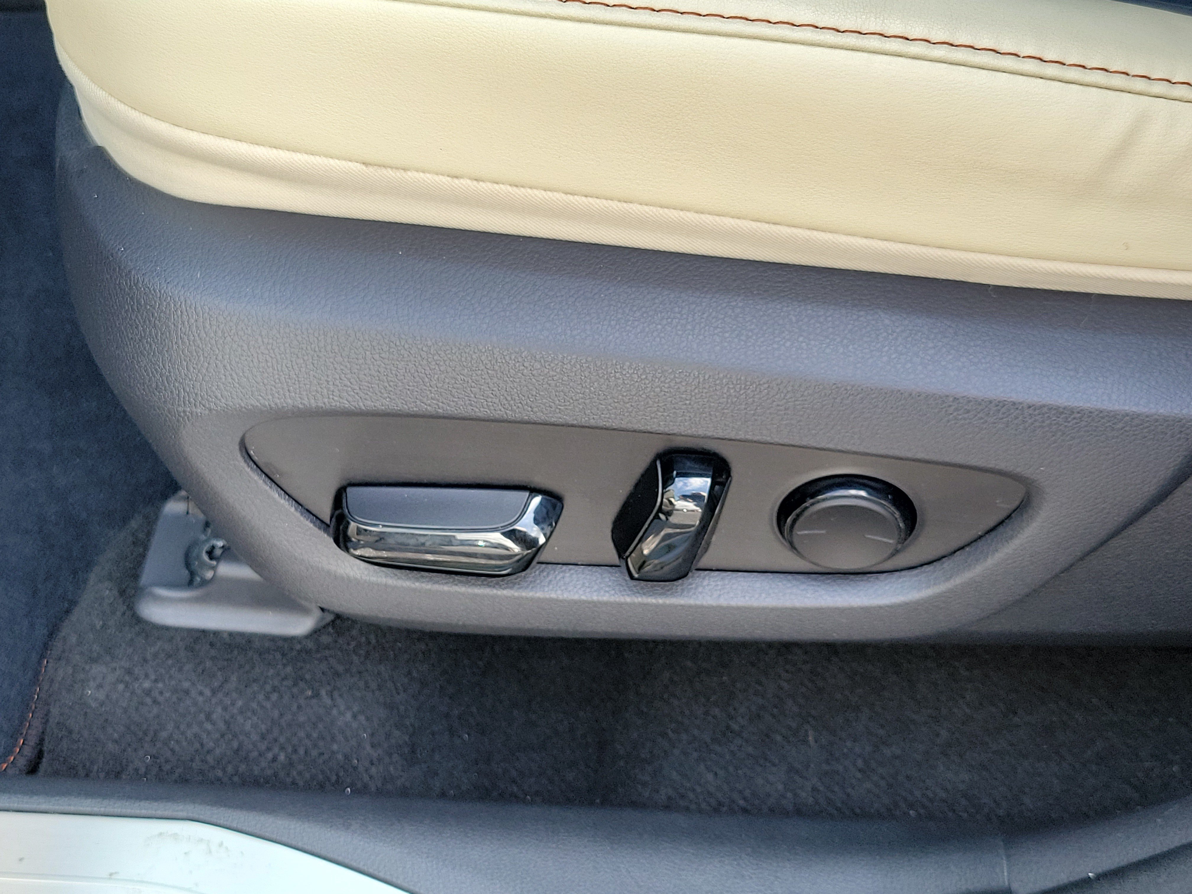 Used 2024 Lexus NX 250 FWD w/ Towing Package (2000 Lbs) image 18