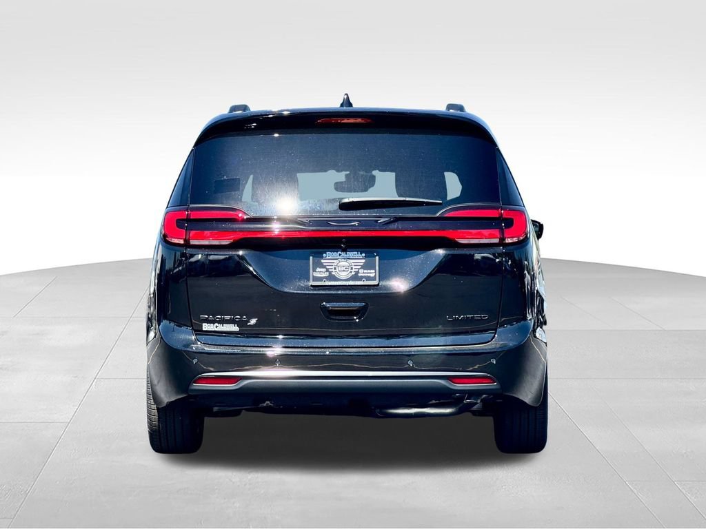 New 2027 Chrysler Pacifica Limited FWD image 6