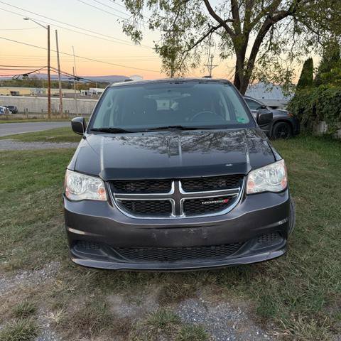 Used 2016 Dodge Grand Caravan SXT w/ Rear Park Assist Package image 2