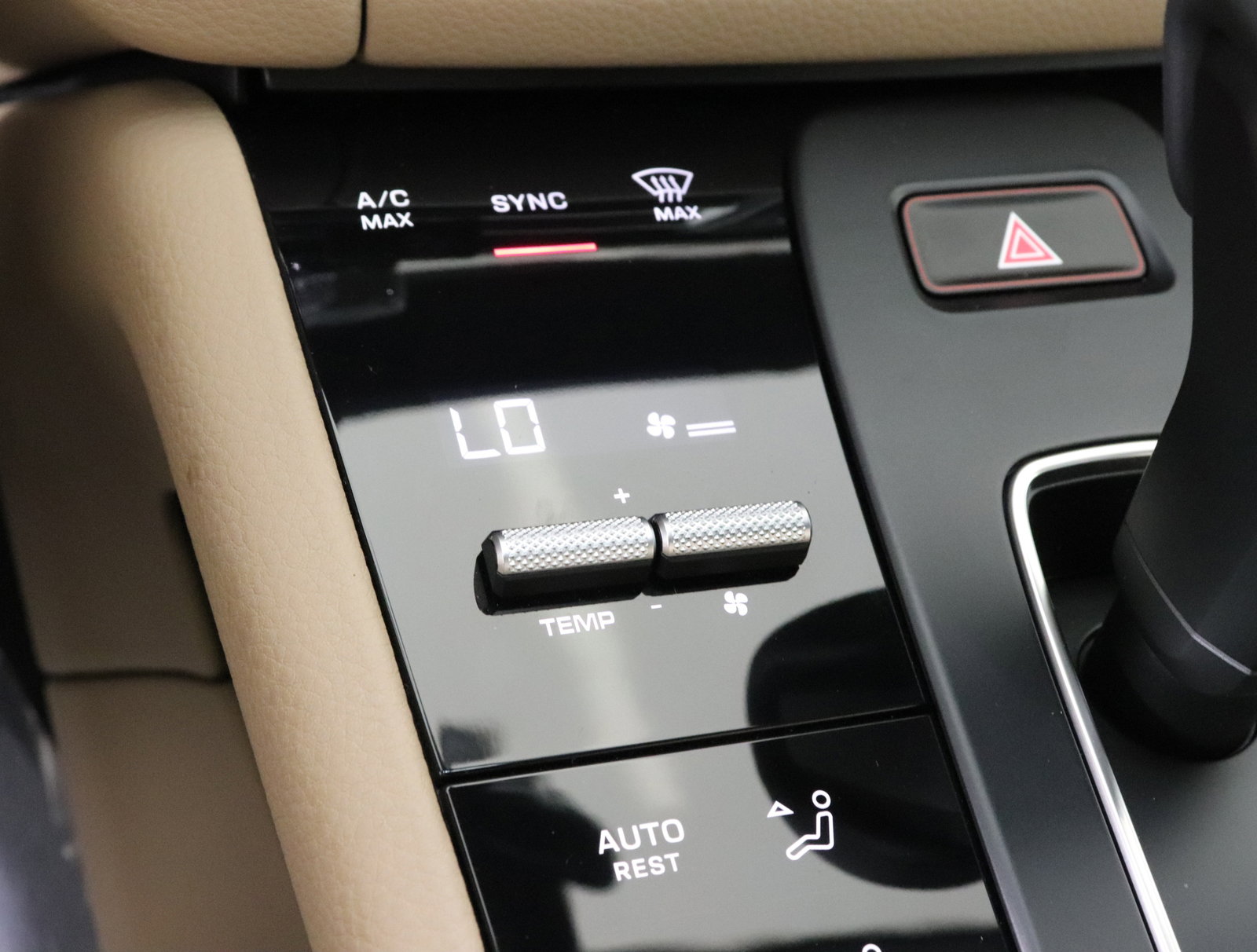 Used 2025 Porsche Macan image 30