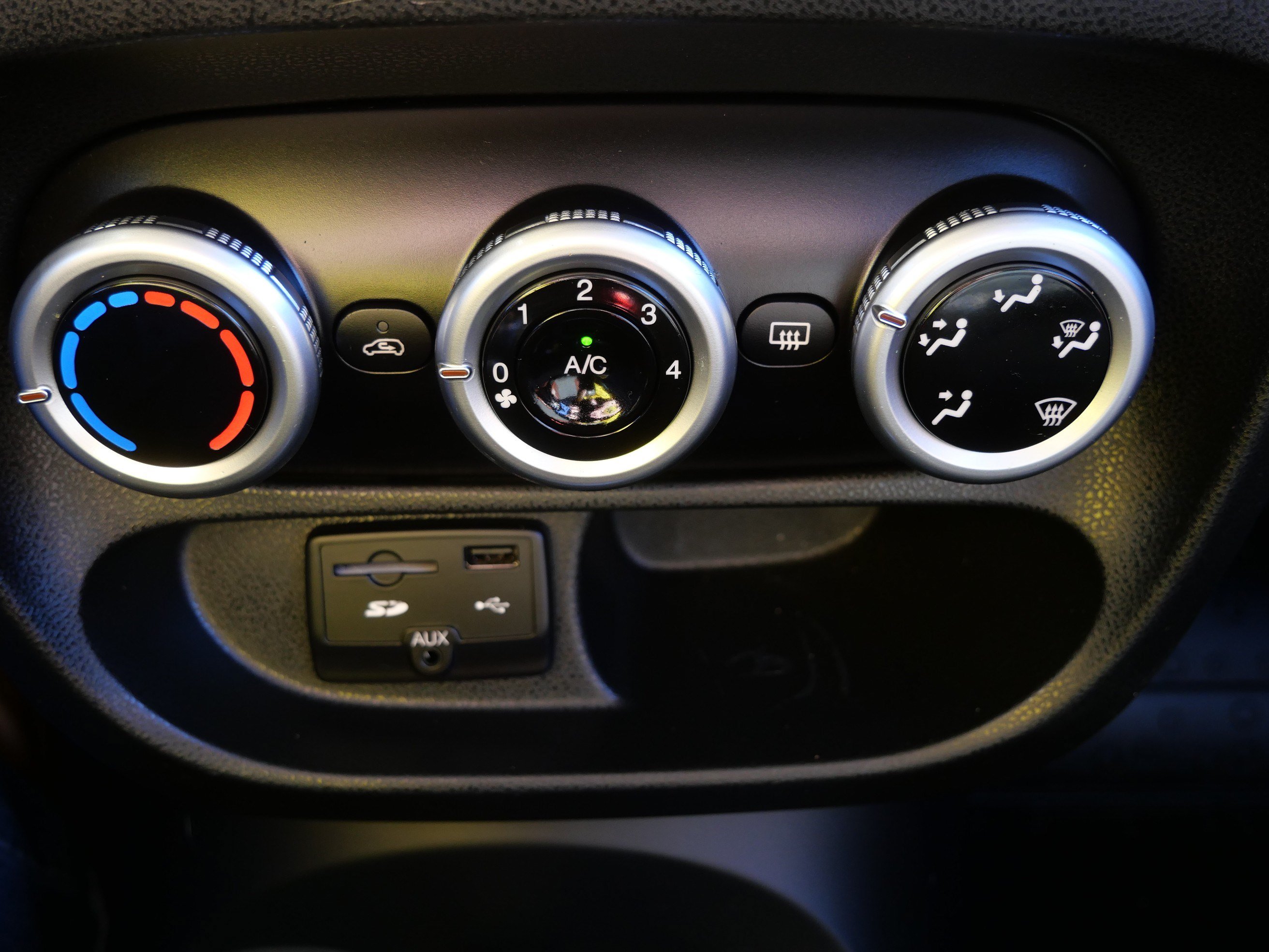 Used 2014 FIAT 500L Trekking FWD image 23