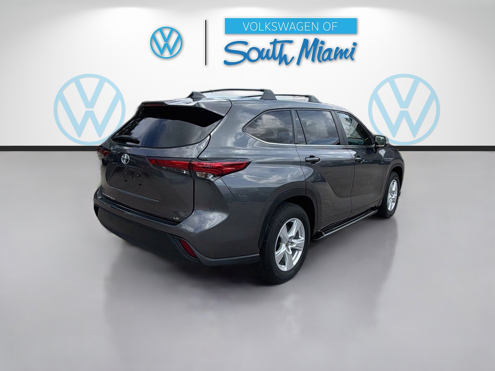 Used 2023 Toyota Highlander LE FWD image 7