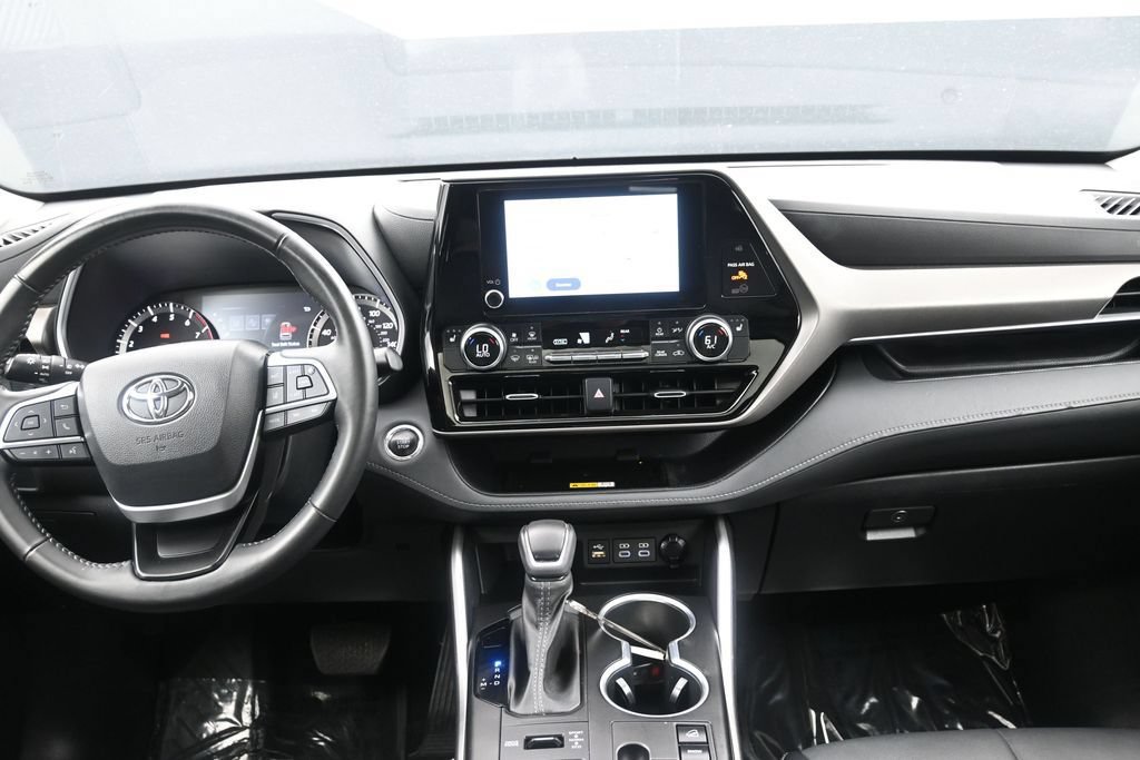 Used 2023 Toyota Highlander XLE AWD/4WD image 30