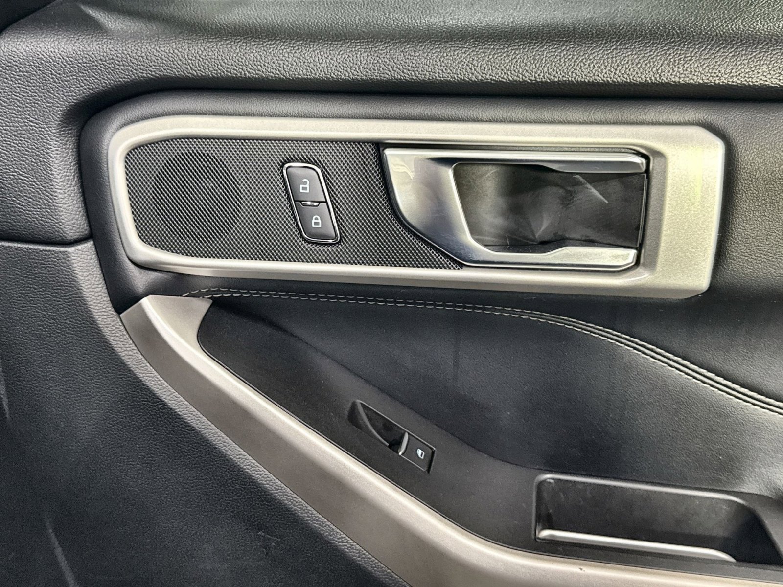 Used 2022 Ford Explorer XLT w/ Equipment Group 202A image 36